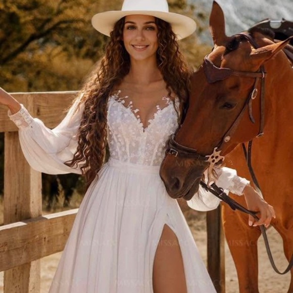 Dresses & Skirts - Wedding Dress